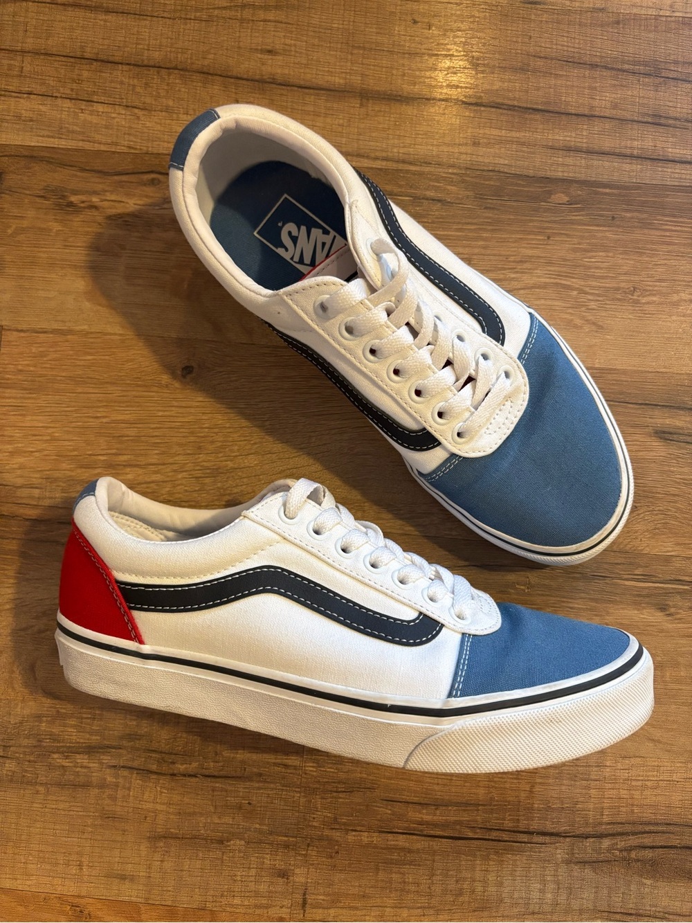 Vans Youth 7 /Men’s 7 Low-Top Canvas Sneakers - White / Blue / Red